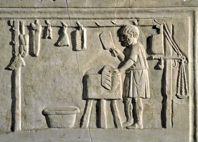 Romersk konst: "" en slaktare i sin butik"" Basrelief, romersk civilisation, 2:a århundradet e.Kr., Rom, Museo della Civilta Romana - Slaktare som arbetar i sin butik - Stenrelief, 2:a århundradet e.Kr. - Rom, Museo della Civilta Romana av Roman