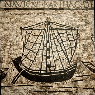 Romersk konst: lastfartyg. Mosaik från 300-talet e.Kr. Ostia, Ostia, Piazzale delle Corporazioni. Italien - romersk konst: ett fartyg lastat med varor. Golvmosaik. 3:e århundradet f.Kr. Piazzale delle Corporazioni, Ostia, Italien av Roman