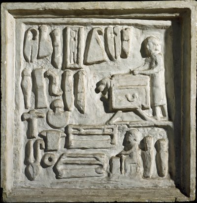 Romersk konst: "" interiör av en byggnad eller verkstad med olika verktyg""" Lågrelief. 1:a århundradet e.Kr. Rom, Museo della Civilta Romana av Roman