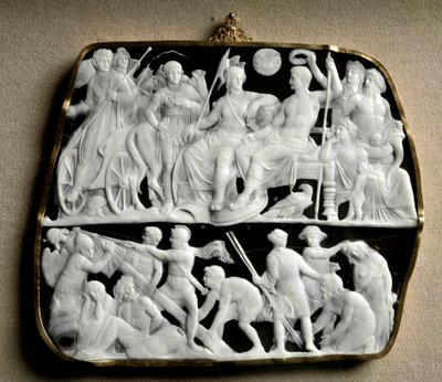 Romersk konst: onyx cameo gjord av skulptören Dioscuride (eller Dioscorides) på två nivåer. På toppen välkomnar kejsar Augustus (63 f.Kr.-14 e.Kr.), omgiven av mytologiska gudar, sin efterträdare Tibere (42 f.Kr. - 37 e.Kr.). Från vänster till höger, Tiber av Roman