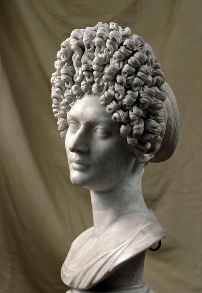 Romersk konst: porträtt av en dam från den flaviska perioden. 80-100 e.Kr. Skulptur i marmor. Dämpa. 38 cm. Rom, Musei Capitolini av Roman