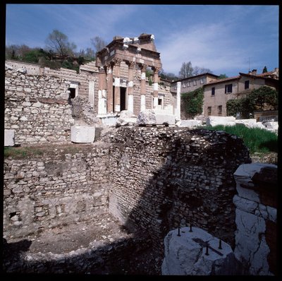 Romersk konst: utsikt över huvudstaden (capitolium), 73 A.D., Brescia, Italien av Roman