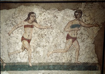 Romersk konst: unga romare ägnade sig åt fysiska övningar. De bär ett höfttyg runt njurarna och en strophium (behåns stamfat) på bröstet. Detalj av mosaik 315-350 e.Kr. Piazza Armerina, Villa Romana del Casale av Roman