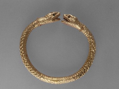 Serpent Armband, AD 1-100 (guld med gröna glasögon) av Roman
