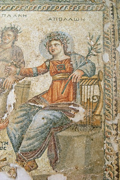 Mosaik med Apollon och Marsyas, detalj av Plinius och Apollon, Aions hus, Paphos, Cypern mosaik av Roman