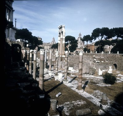 Caesar Forum började -54 f.Kr. och slutade under kejsar Augustus (Octavian eller Octavian) (63 f.Kr. - 14). Rom. av Roman
