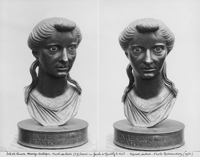 Två vyer av en byst av Livia (58 f.Kr.-29 e.Kr.) (brons) av Roman