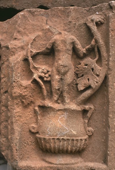 Arkitekturfragment med snidad dekoration, Sertiusmarknaden, hög kejsartid (27 f.Kr.-395 e.Kr.) (se även 267025) av Roman Imperial Period