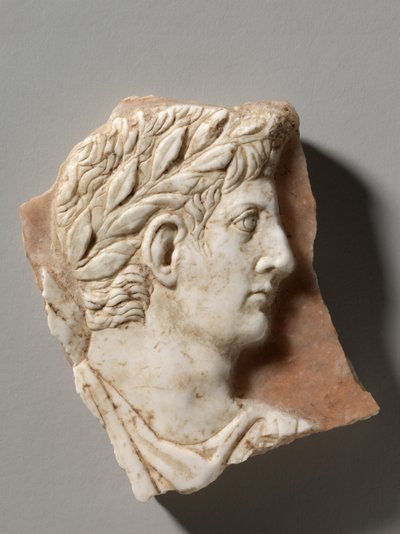 Cameo med porträtt av kejsar Augustus av Roman Imperial Period
