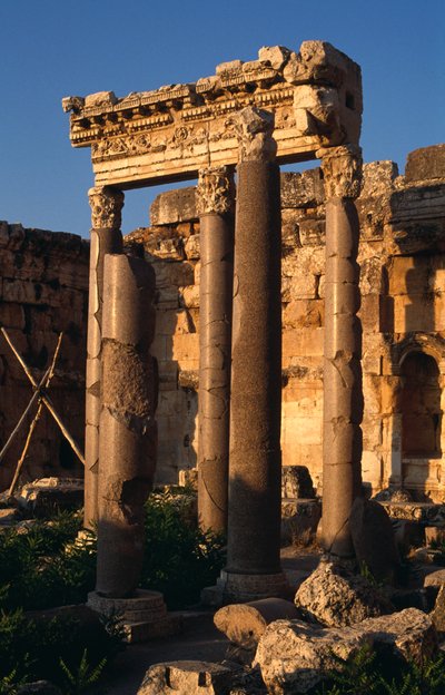 Jupiter Heliopolitanus helgedom, portik på gården, hög kejsartid (27 f.Kr. - 395 e.Kr.) av Roman Imperial Period