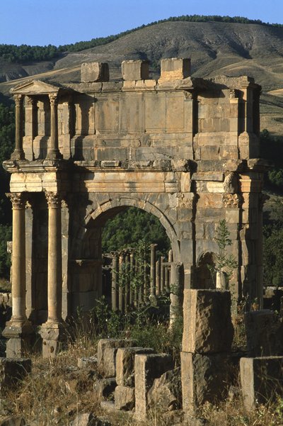 Triumfbåge byggd för att hedra kejsar Caracalla, hög kejsarperiod (27 f.Kr.-395 e.Kr.) av Roman Imperial Period