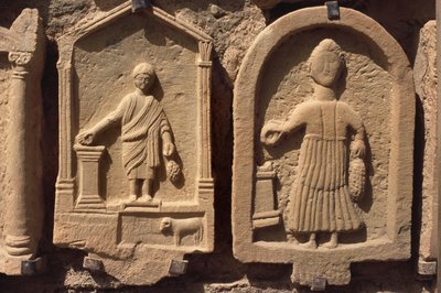 Stelae föreställande mänskliga figurer av Roman Republican Period