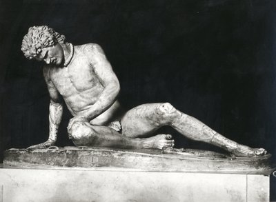 Döende Gallien, kopia av ett grekiskt original från c.230-220 f.Kr. av Epigonos (marmor) (s/v foto) av Roman Roman