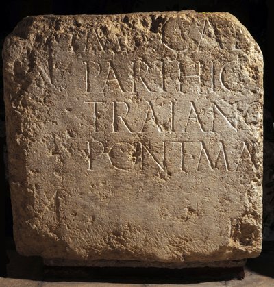 Del av en större hadrianisk inskription, 2:a århundradet e.Kr. (sten) av Roman Roman