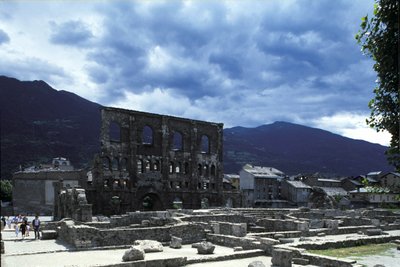 Romerska teatern i Aosta. av Roman Roman