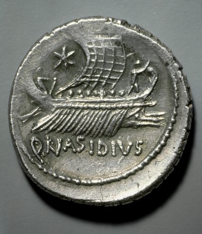 Romersk konst: silvermynt avbildat av en galär utrustad med ett system för att störta fiendens skepp. Paris, B.N. Cabinet des Medailles av Roman Roman