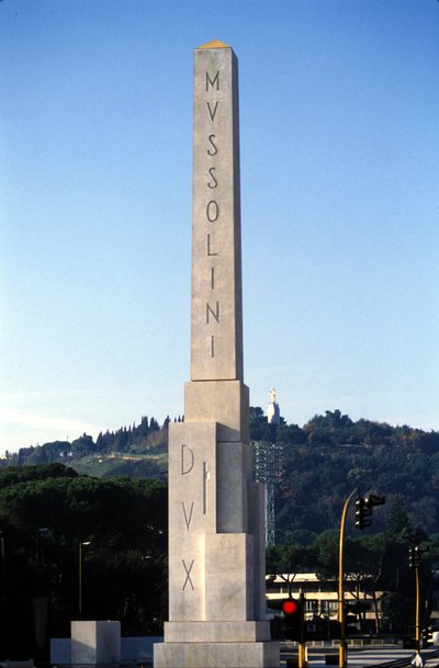 Rom. Foro Italico obelisken tillägnad Mussolini. av Roman Roman