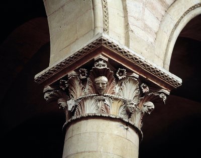 Ristade huvudstad av Romanesque