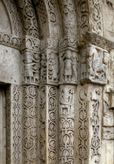 Detalj av fasaden på höger sida av porten till basilikan, tidigt 1100-tal (fotografi) av Romanesque