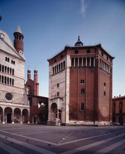 Utsidan av dopet av Romanesque