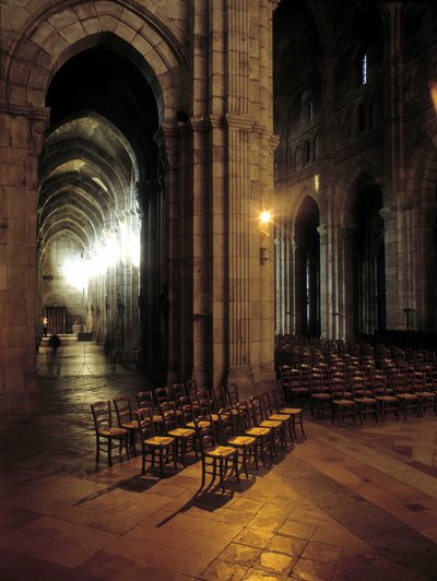 Interiör av Cathedrale Saint Lazarus d