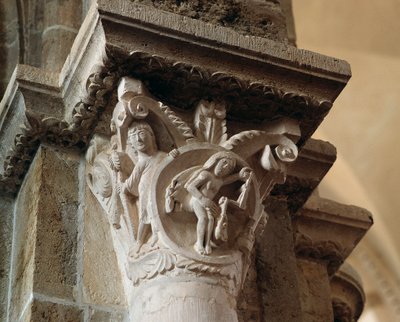 Vågen (ristad huvudstad) av Romanesque
