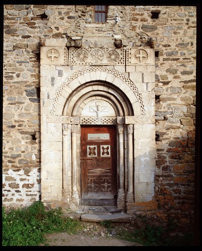 Kyrkans portal av Romanesque