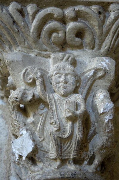 Romansk konst: detalj av en huvudstad i kyrkan Saint Blaise, Lacommande (Atlantiska Pyrenéerna) av Romanesque