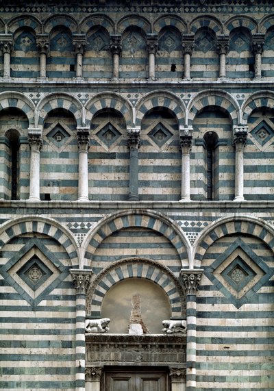 Romansk konst: detalj av den polykroma fasaden av Romanesque