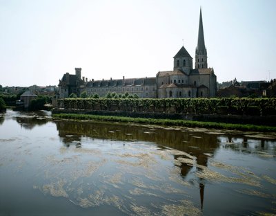 Romansk konst: utsikt över klostret Saint-Savin-sur-Gartempe (Saint Savin sur Gartempe), grundat på 1000-talet. Saint Savin, Wien av Romanesque