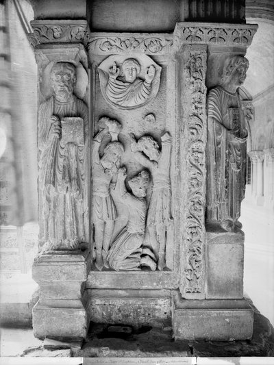 Steningen av St. Stefan, från en pelare i klostret (sten) (s/v foto) av Romanesque
