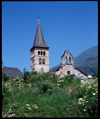 Utsikt över kyrkan St Mary, Arties (fotografi) av Romanesque