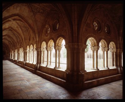 Utsikt över klostret i Cathedrale Sainte Thecle (Sainte-Thecle) i Tarragona av Romanesque