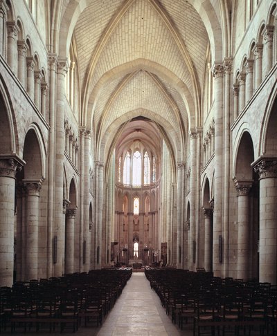 Utsikt över långhuset av Romanesque