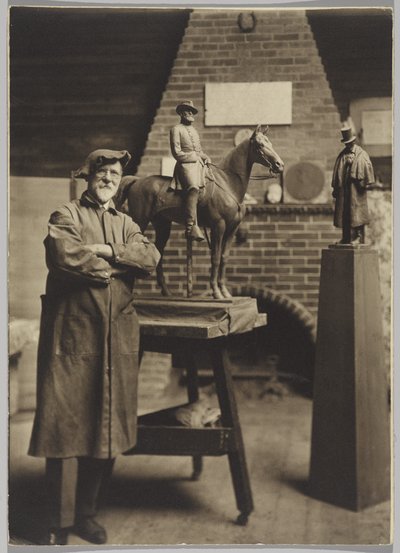 I studion, Cyrus Dallin (svartvitt foto) av Ross W. Baker