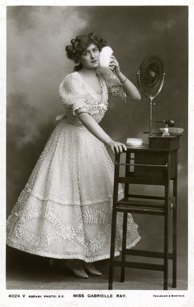 Gabrielle Ray, engelsk skådespelerska, dansare och sångerska, c1906. av Rotary Photo