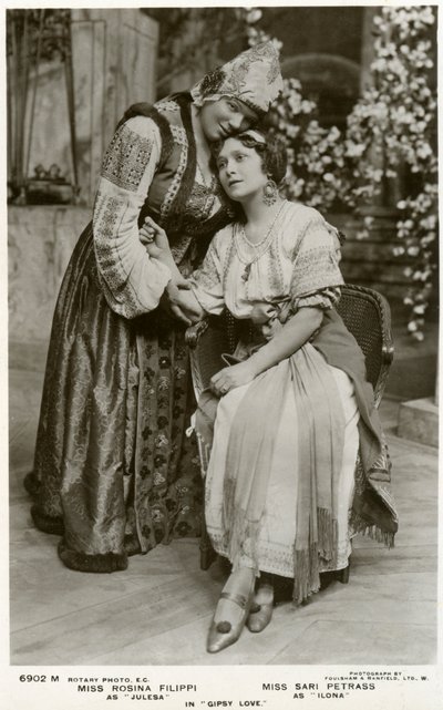 Rosina Filippi och Sari Petrass, skådespelerskor, c1912. av Rotary Photo