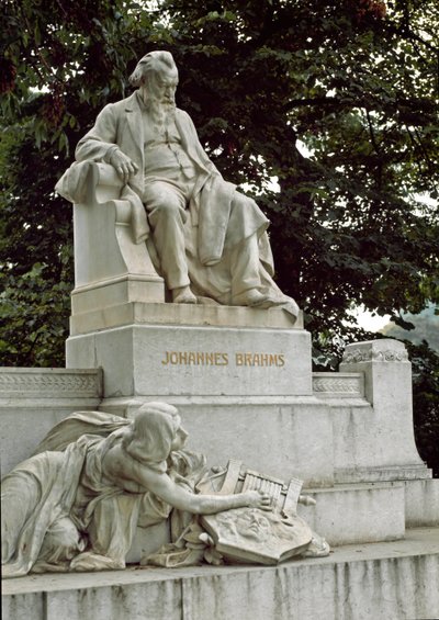 Monument till hyllning till den tyske kompositören Johannes Brahms (1833-1897) i regi av Rudolf von Weyr (1847-1914). Ressel Park, Wien Österrike av Rudolf von Weyr