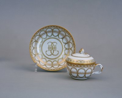 Kopp och fat med monogram från Catherine II Imperial Porslinsfabrik, 1770-1780-talet av Russian Master