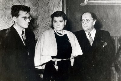 Kompositören Dmitry Dmitrievich Shostakovich, sångerskan Maria Maksakova och författaren Alexei Nikolayevich Tolstoy av Russian Photographer