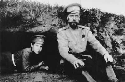 Tsar Nikolaj II med sin son Alexej längst fram av Russian Photographer