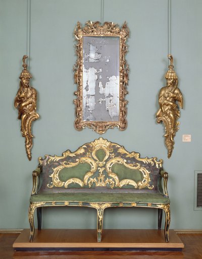 Canape, 1700-talets andra kvartal (förgyllt trä och brokad) av Russian School