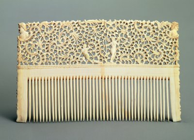 Prydnadskam med tänder på ena sidan, från Kholmogory, mitten av 1700-talet (valross elfenben) av Russian School