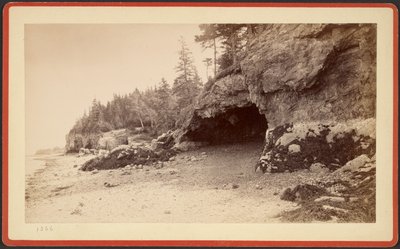 [Grotta, möjligen vid Mt. Desert, Maine] av S.R. Stoddard