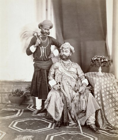 His Highness Maharaja Tukoji Rao (1844-86) II av Indore och skötare, 1877 (albumintryck) av S. and Shepherd, C. Bourne
