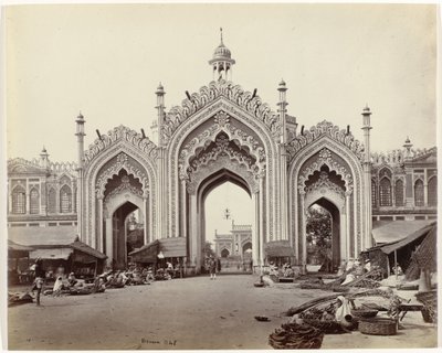 Port för basaren i Hosseinabad, Lucknow Gateway of the Hooseinabad Bazaar (originaltitel) av Samuel Bourne (signed by artist)
