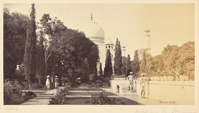 Agra; Taj sedd från gången nära fontänen av Samuel Bourne