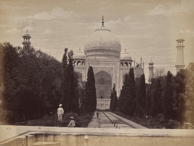 Agra. Utsikt över Taj framför Nootkan, Världens ljus, kejsar Akbars hustru, sedd från floden av Samuel Bourne