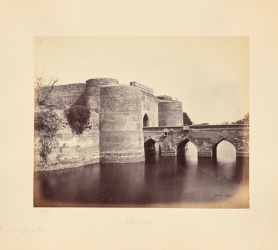Bhurtpore; fortets huvudport av Samuel Bourne