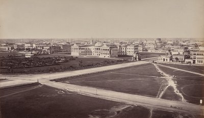 Calcutta. Allmän vy. Regeringsbyggnaden i förgrunden av Samuel Bourne
